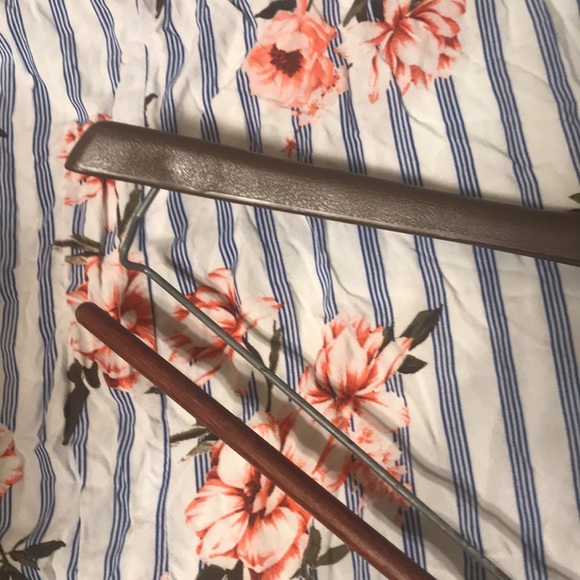 💝 $1 when Bundled 💝 Suit Hanger - Picture 4 of 7